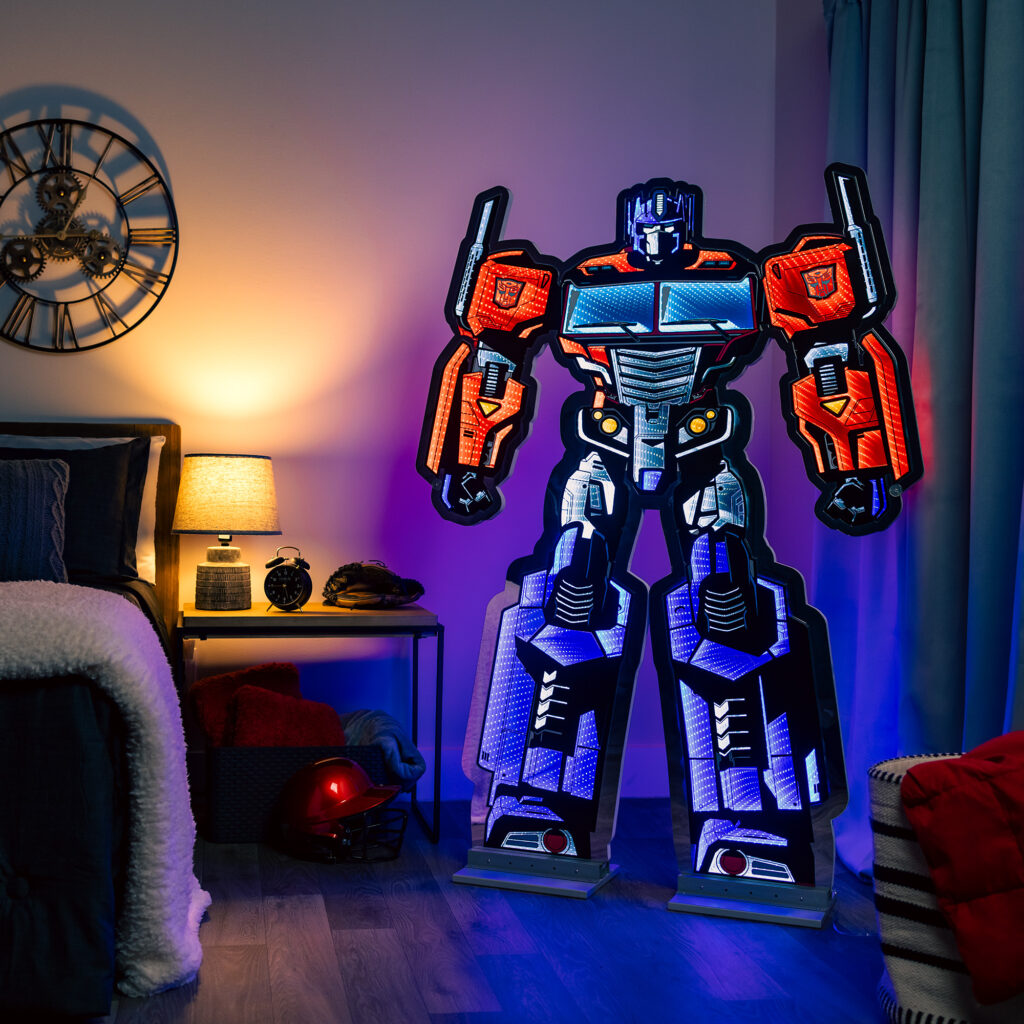Melrose International Transformers Autobot shieldstone Ekkolight 23.5